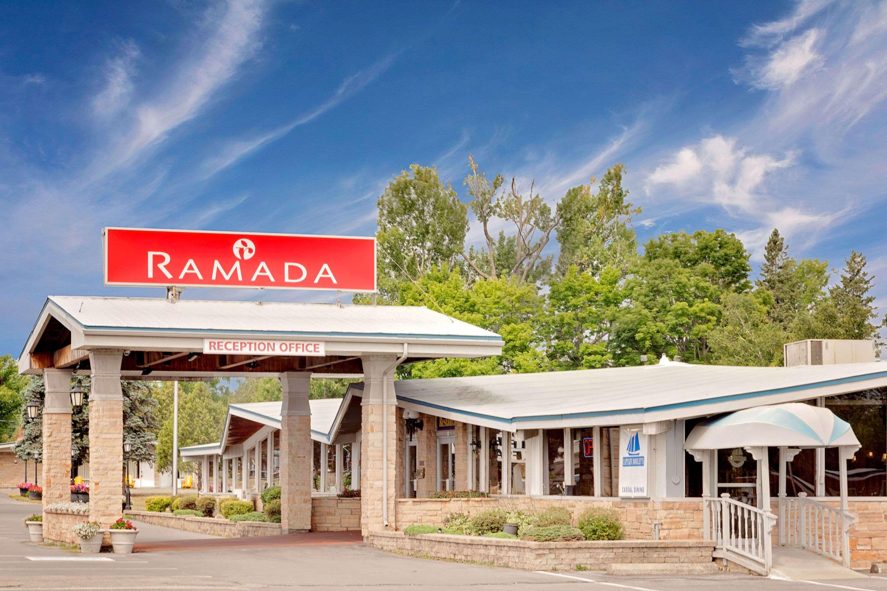 Ramada By Wyndham Gananoque Provincial Inn Exterior foto